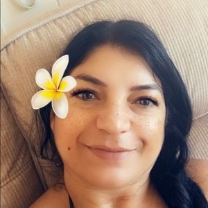 Meet your Posher, Abril